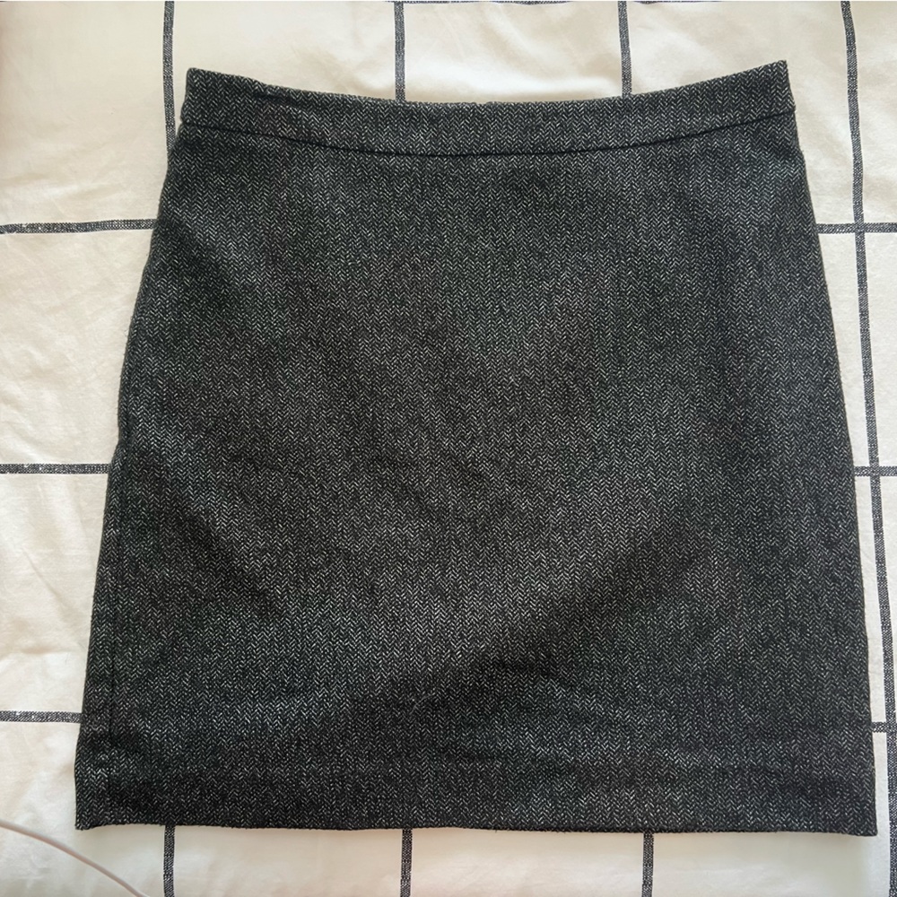 Dark gray/black pencil skirt by Loft. Wool-like texture.